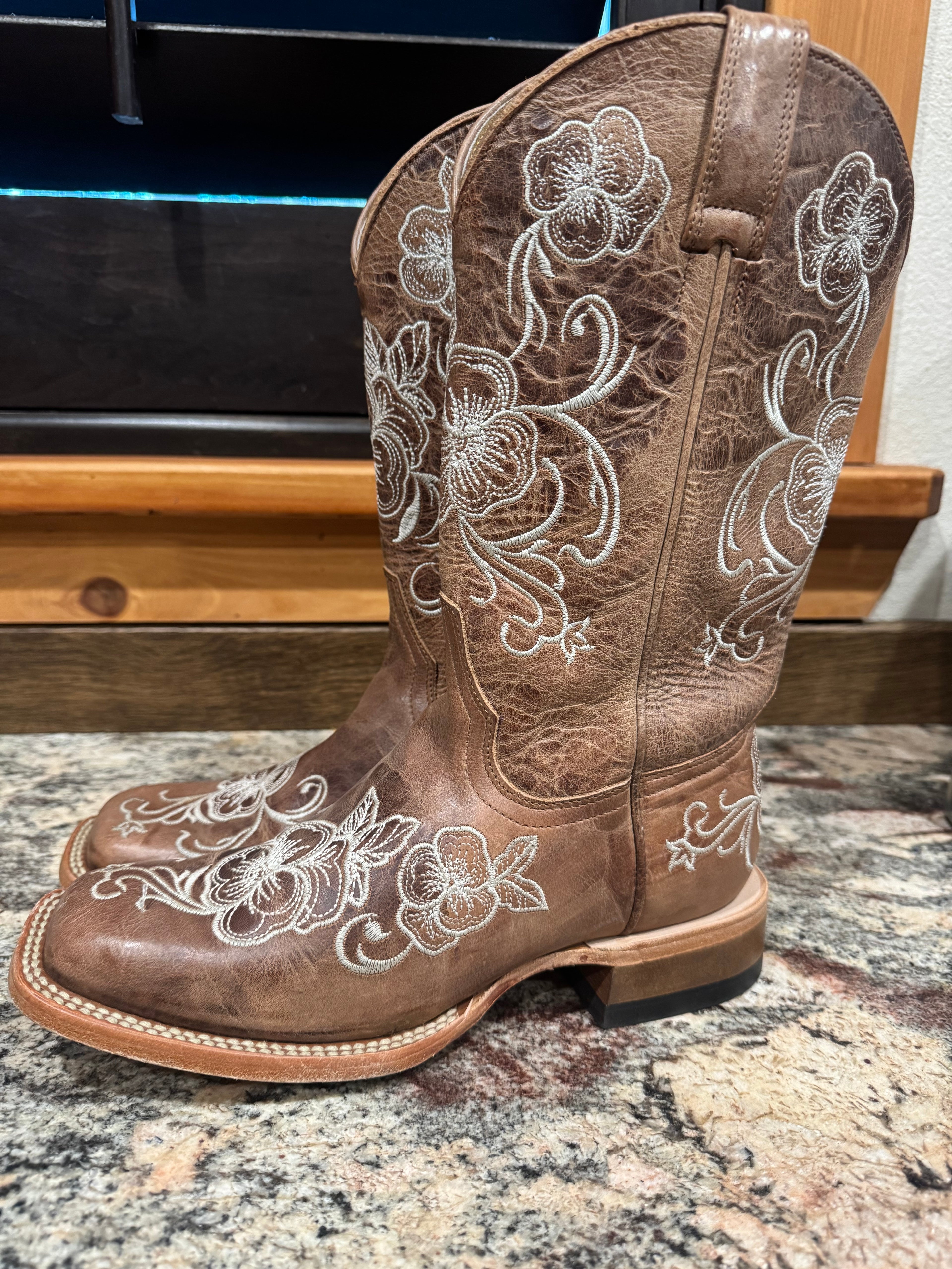 🤎 LIKE NEW Shyanne Floral Western Boots 🤎Women’s Size 8.5M